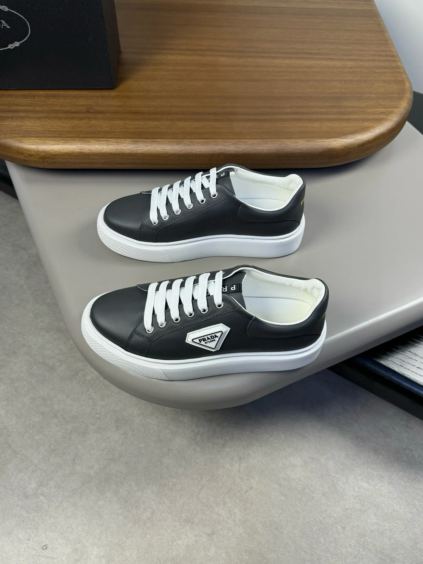 Men's men's shoes 💰420 [New style] 🦕🦕 [PRADA] Prada - High-end quality original order - Upper: original 🔝 Napa calfskin, brand plastic LOGO sewn on shoe body - Lining: water-dyed cowhide - Outsole: original TPU rubber foam; molded outsole - Super high quality control, fine workmanship: highlighted (high-end, luxury, grade) -Size: 39-44 (38, 45, can be customized)·PR0112